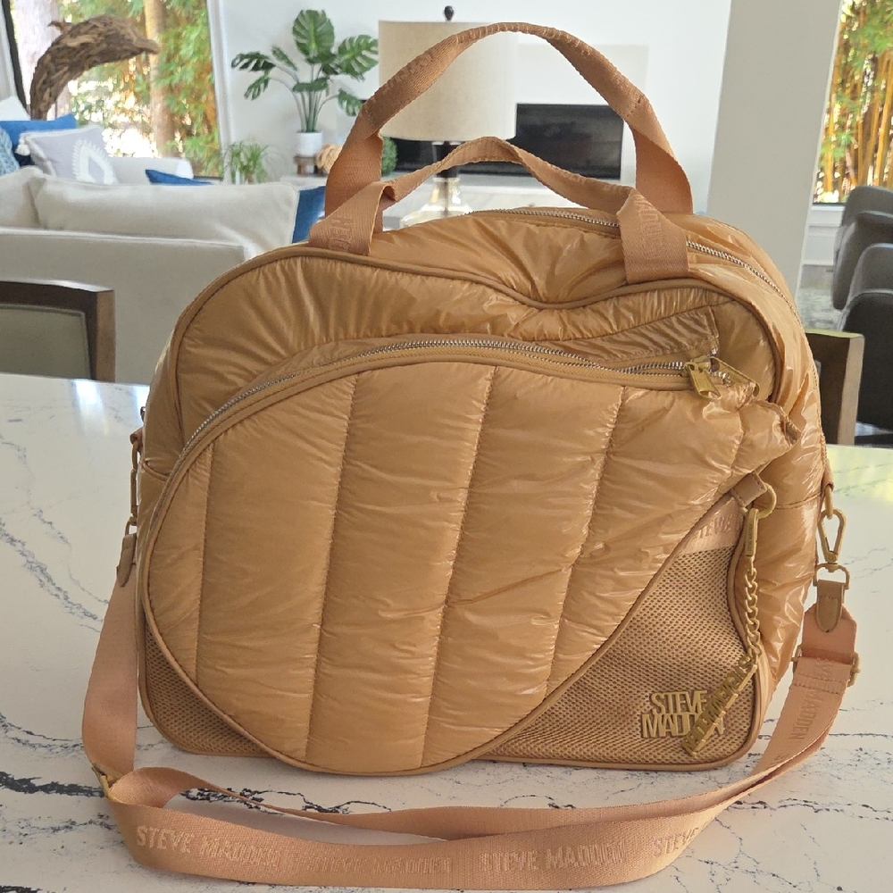 Steve Madden Quilted Puffer Tennis Bag in Camel Tan